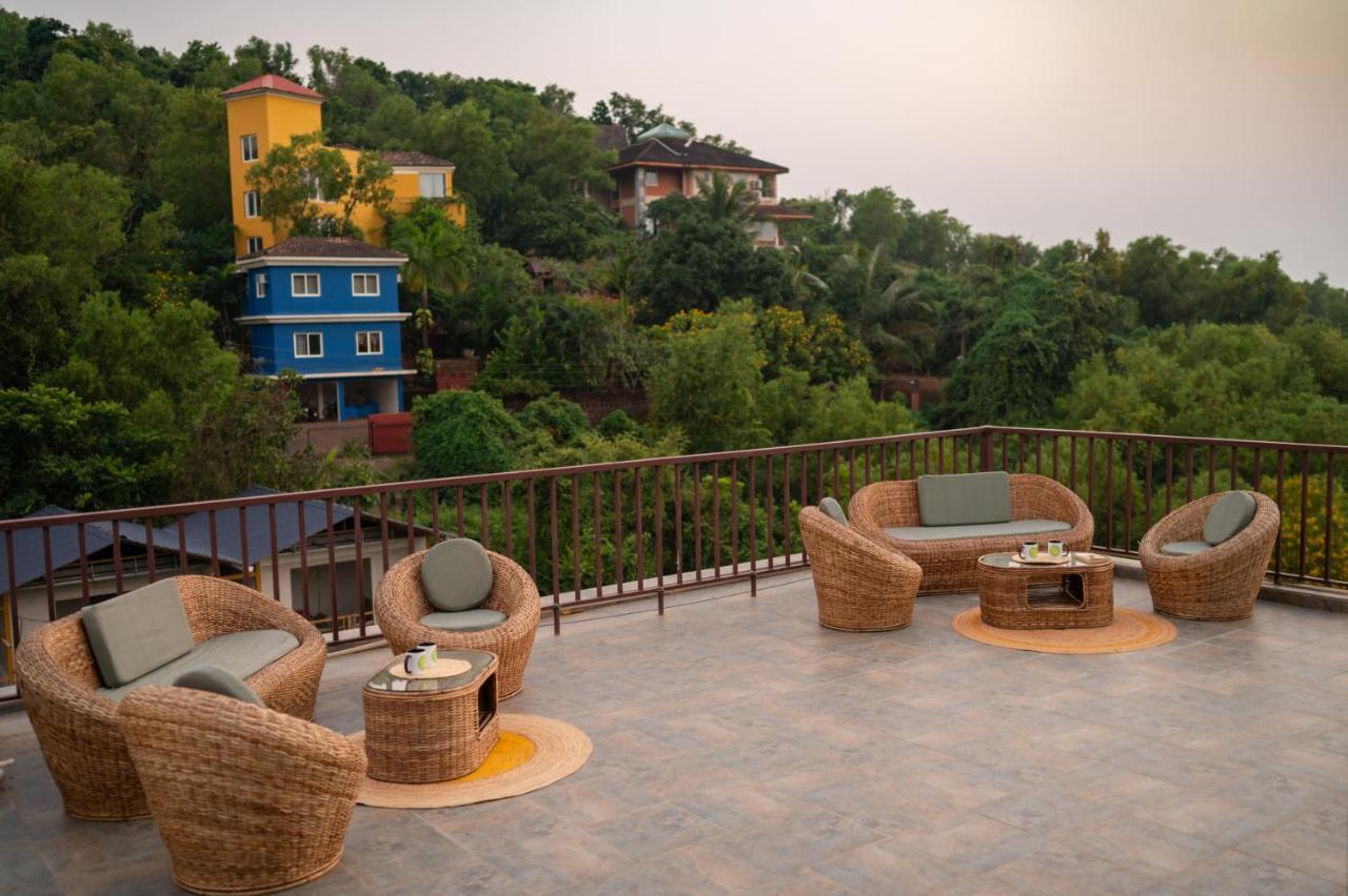Locomo Boutique, Morjim - Stay Work Eat Экстерьер фото