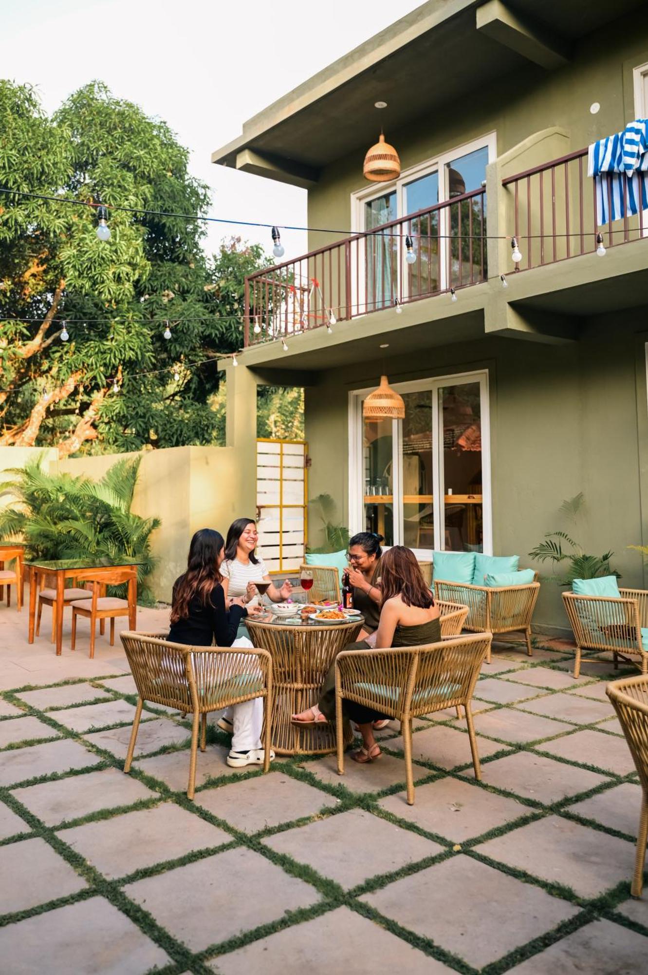 Locomo Boutique, Morjim - Stay Work Eat Экстерьер фото