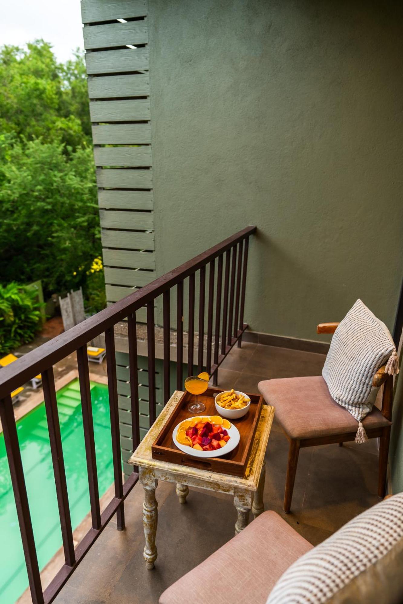 Locomo Boutique, Morjim - Stay Work Eat Экстерьер фото
