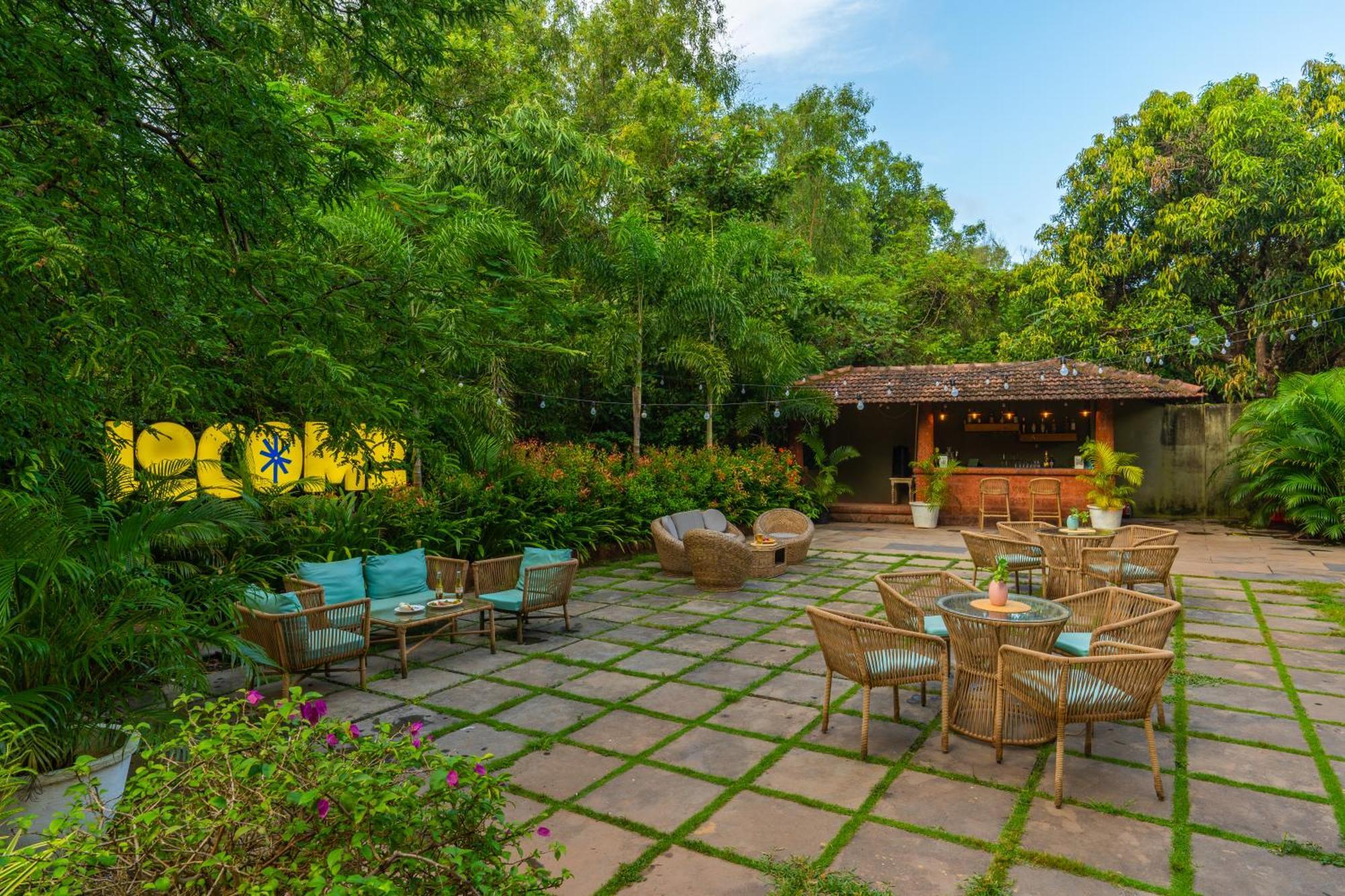 Locomo Boutique, Morjim - Stay Work Eat Экстерьер фото
