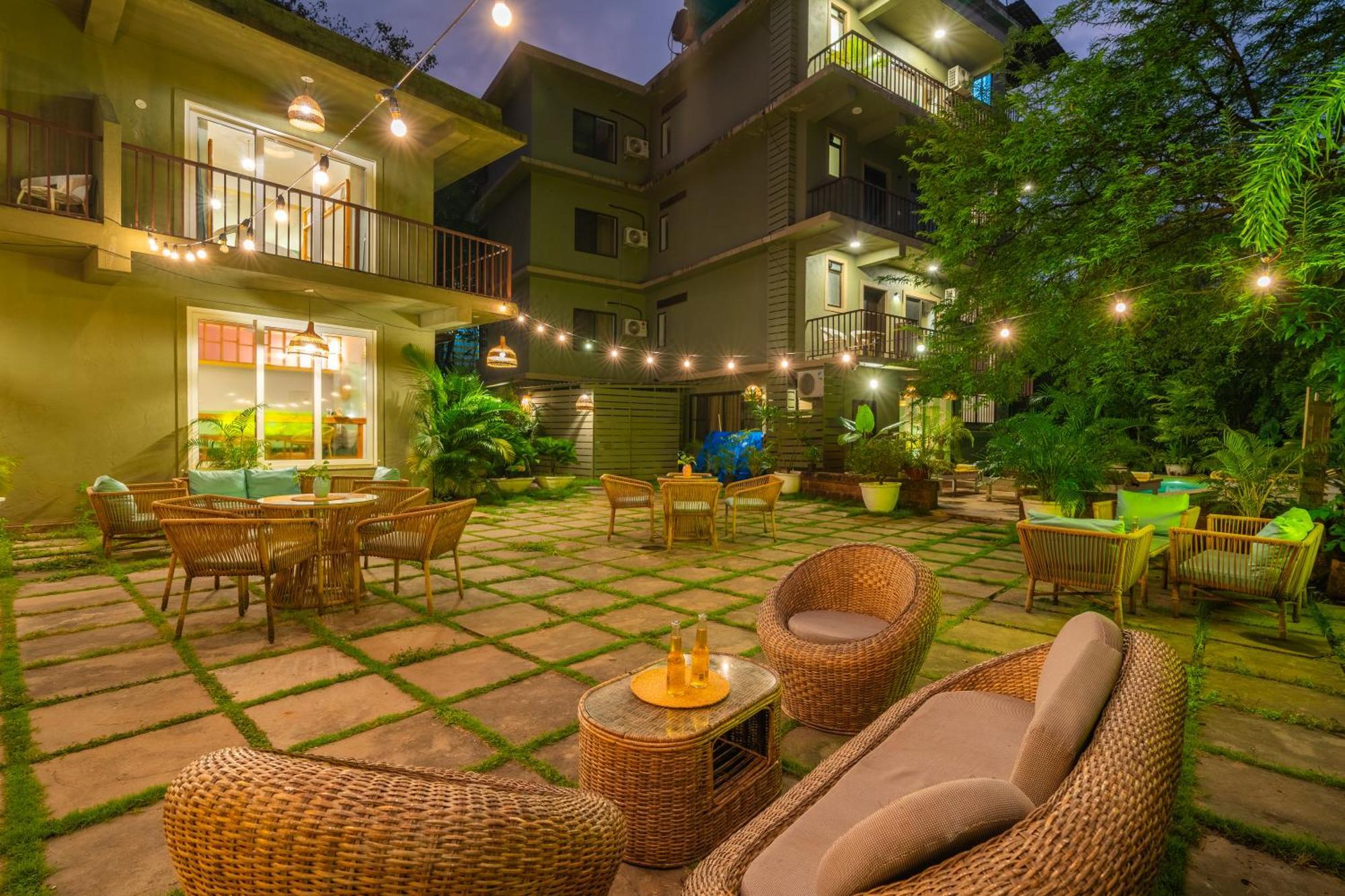 Locomo Boutique, Morjim - Stay Work Eat Экстерьер фото