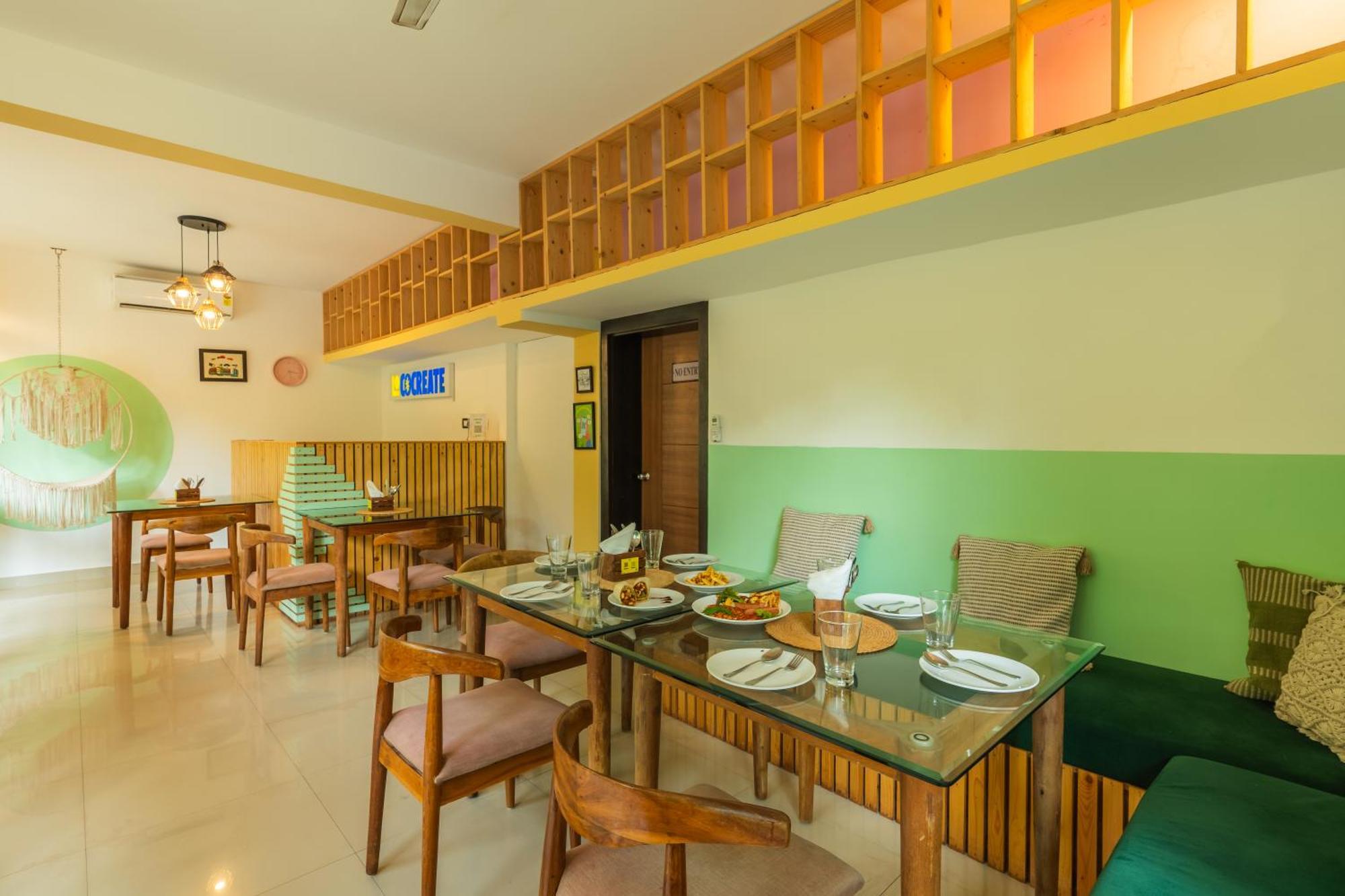 Locomo Boutique, Morjim - Stay Work Eat Экстерьер фото