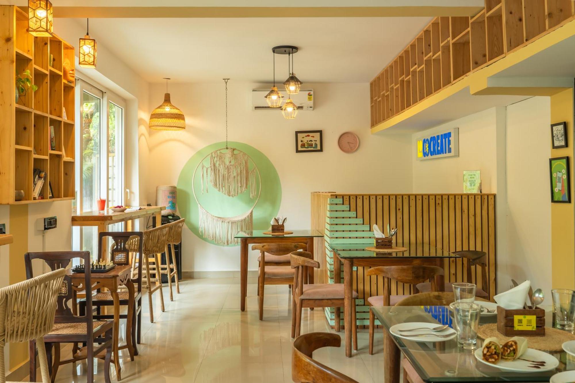 Locomo Boutique, Morjim - Stay Work Eat Экстерьер фото