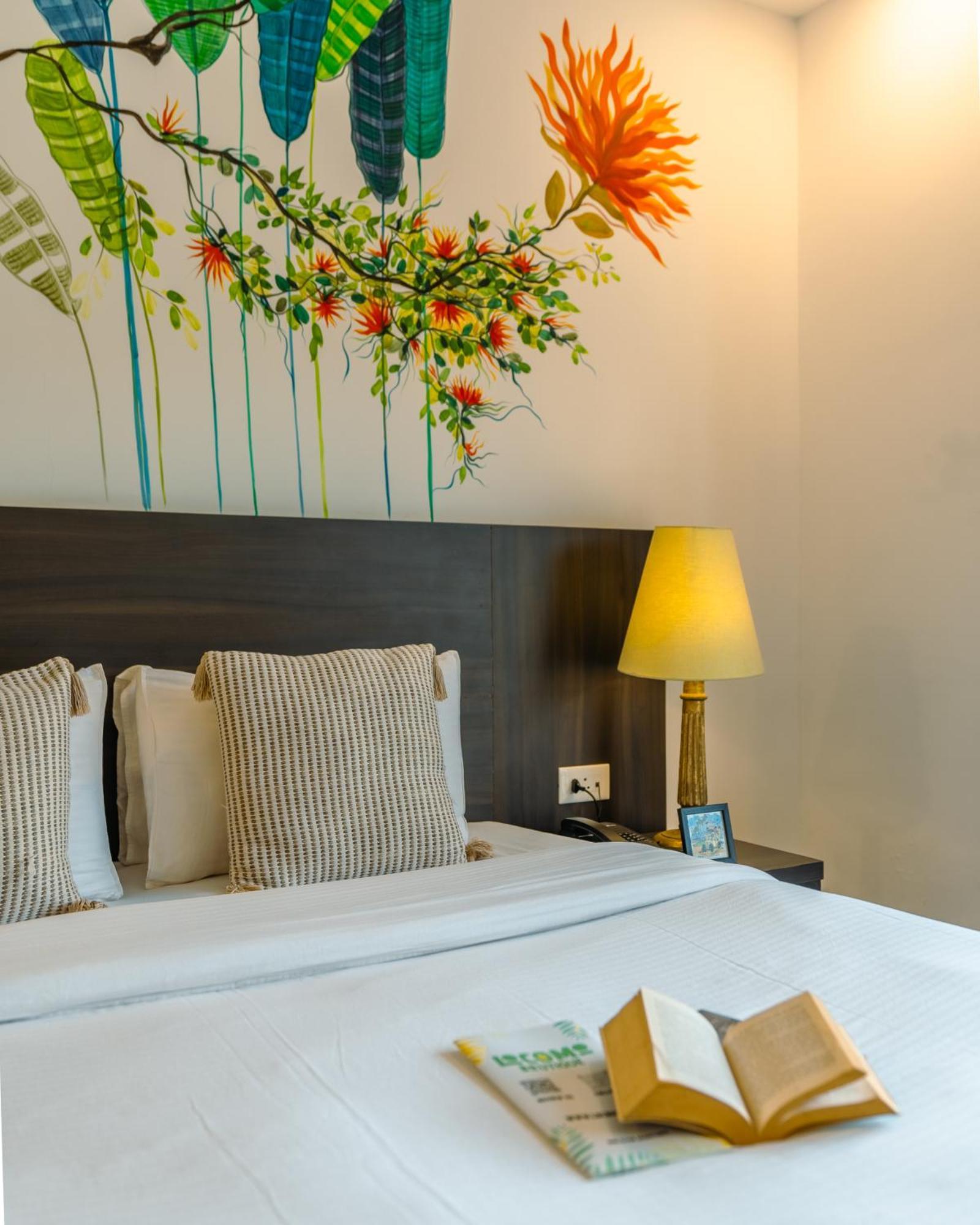 Locomo Boutique, Morjim - Stay Work Eat Экстерьер фото
