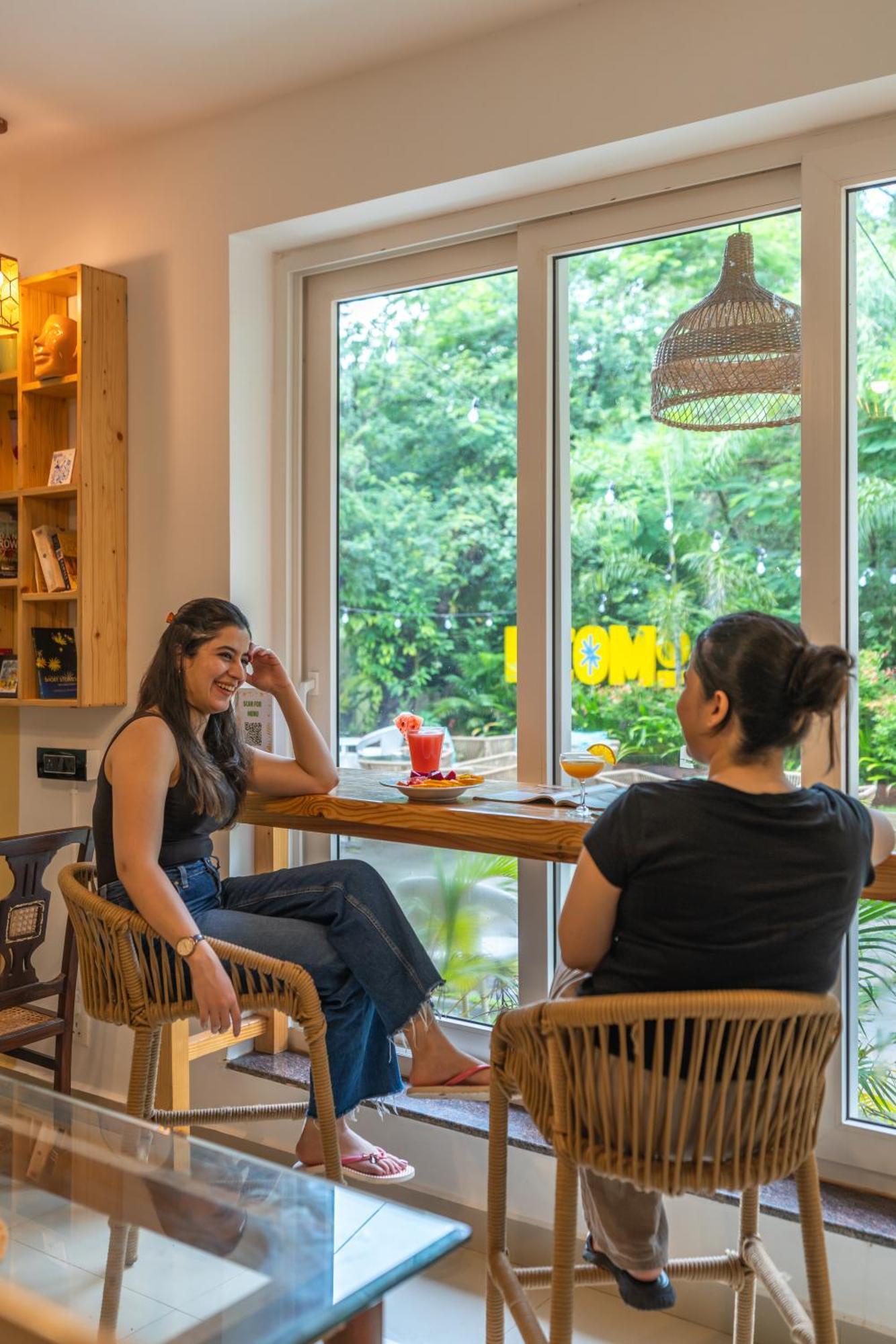 Locomo Boutique, Morjim - Stay Work Eat Экстерьер фото