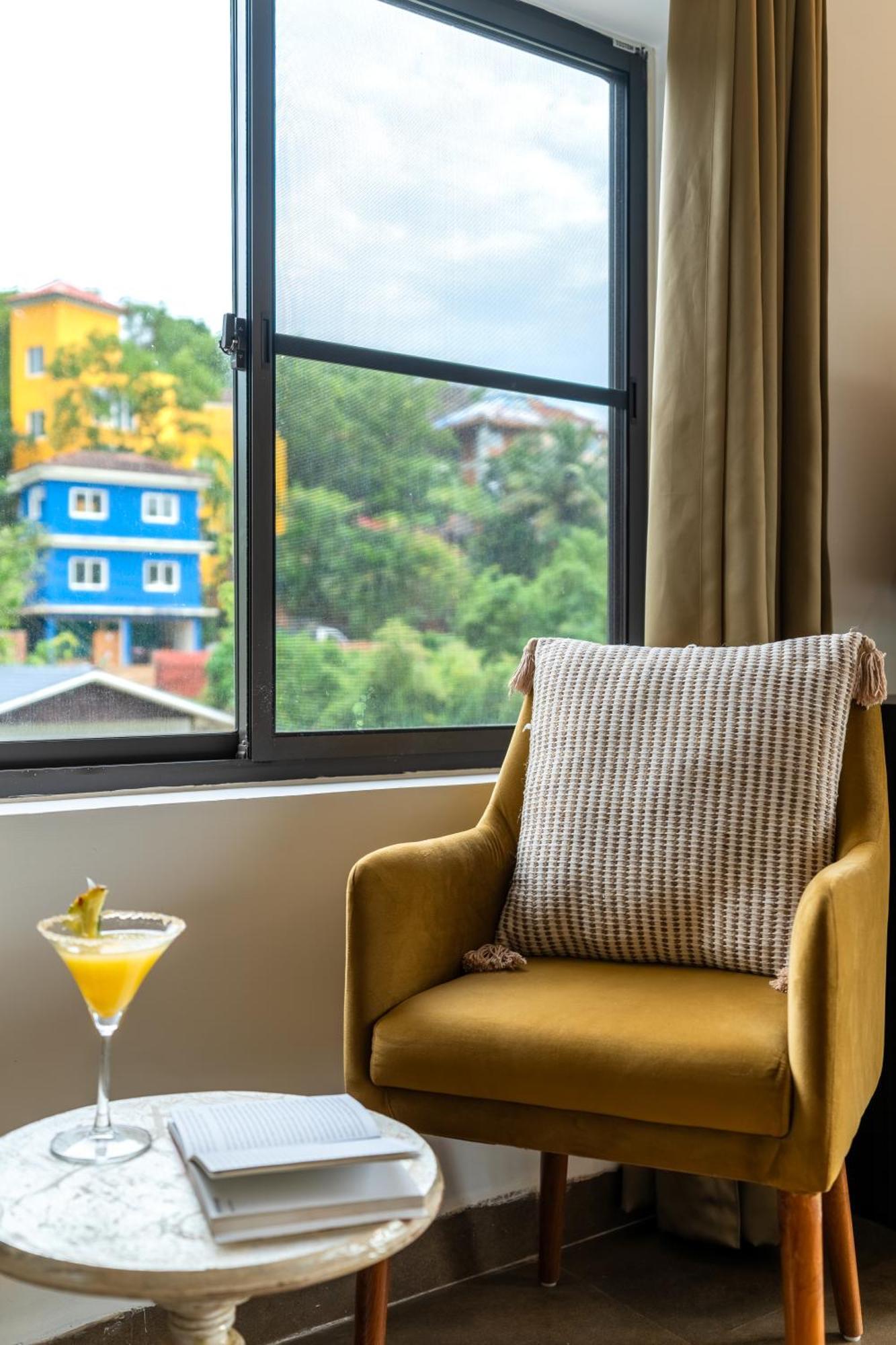 Locomo Boutique, Morjim - Stay Work Eat Экстерьер фото
